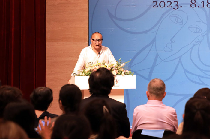 在这个展览里品味他的原色人生——张郎郎绘画展在中国美术馆举行