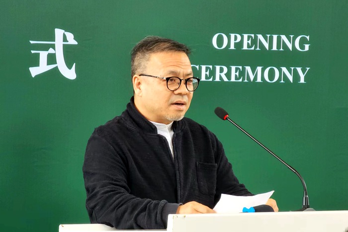 风格是投在地上的影子，我只管走路——八旬闫振铎的“无界”生涯