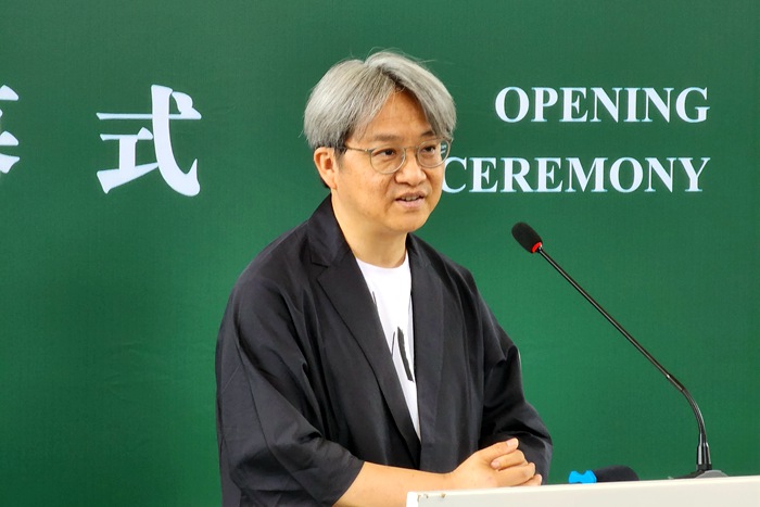 风格是投在地上的影子，我只管走路——八旬闫振铎的“无界”生涯