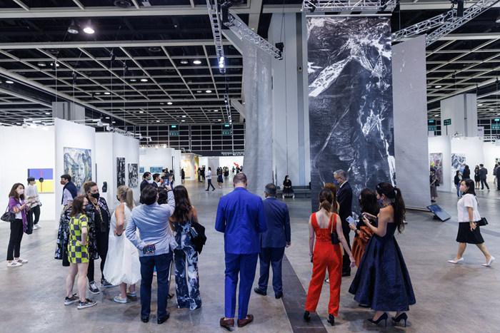 对话巴塞尔艺术展香港展会总监乐思洋：把艺术带到生活本身，构建多元文化交汇之地