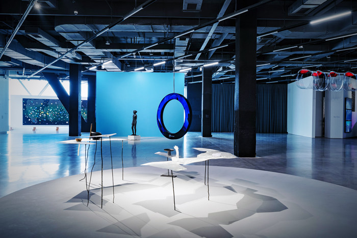 在52层高空的金鹰美术馆，体验一场中国当代艺术的“星象魔法”