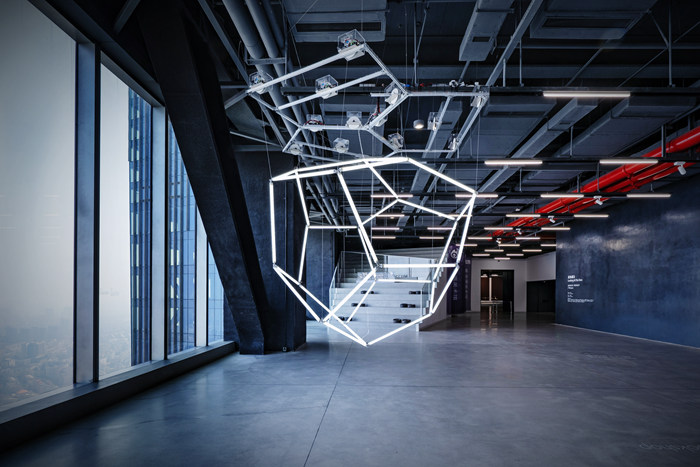 在52层高空的金鹰美术馆，体验一场中国当代艺术的“星象魔法”