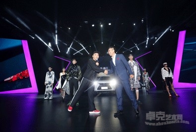 艺术跨界：左脚悬崖 右脚彼岸