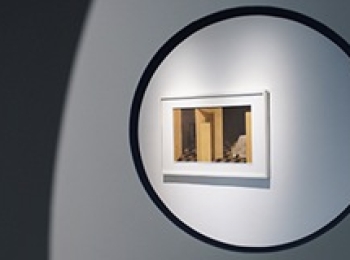 透过圆窗，看见未来：在尹山湖美术馆，行走于徐累的“时间三体”